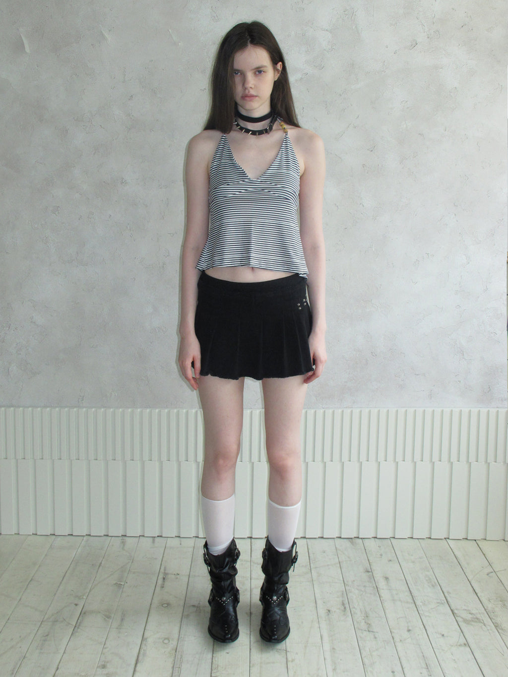 Dark Knight Western Moto Boots Styled with Grunge Outfit - MOOREYU ATELIER